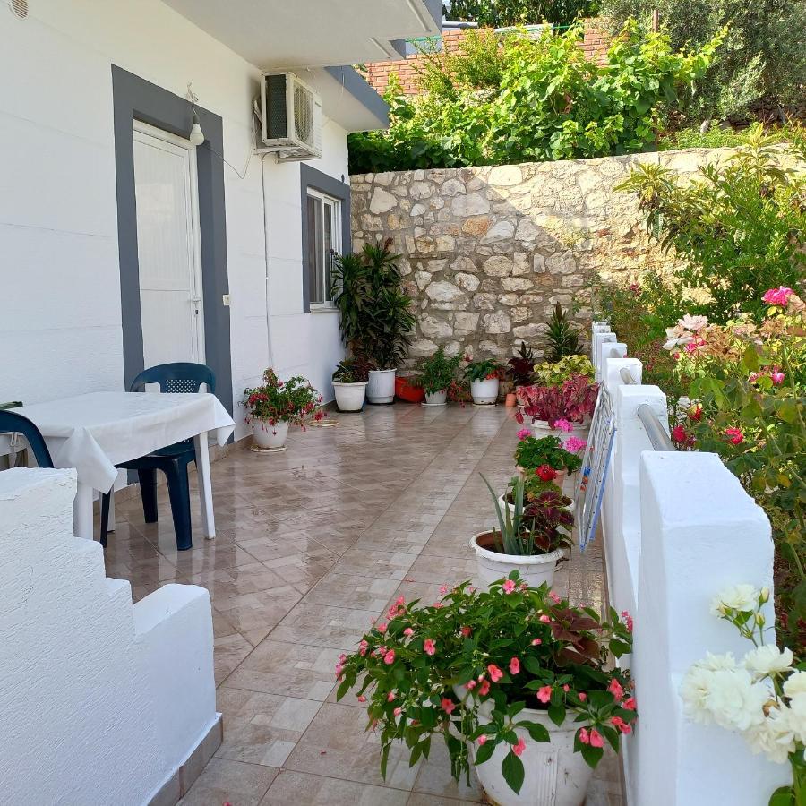 Emiljano Seaview Апартаменти *